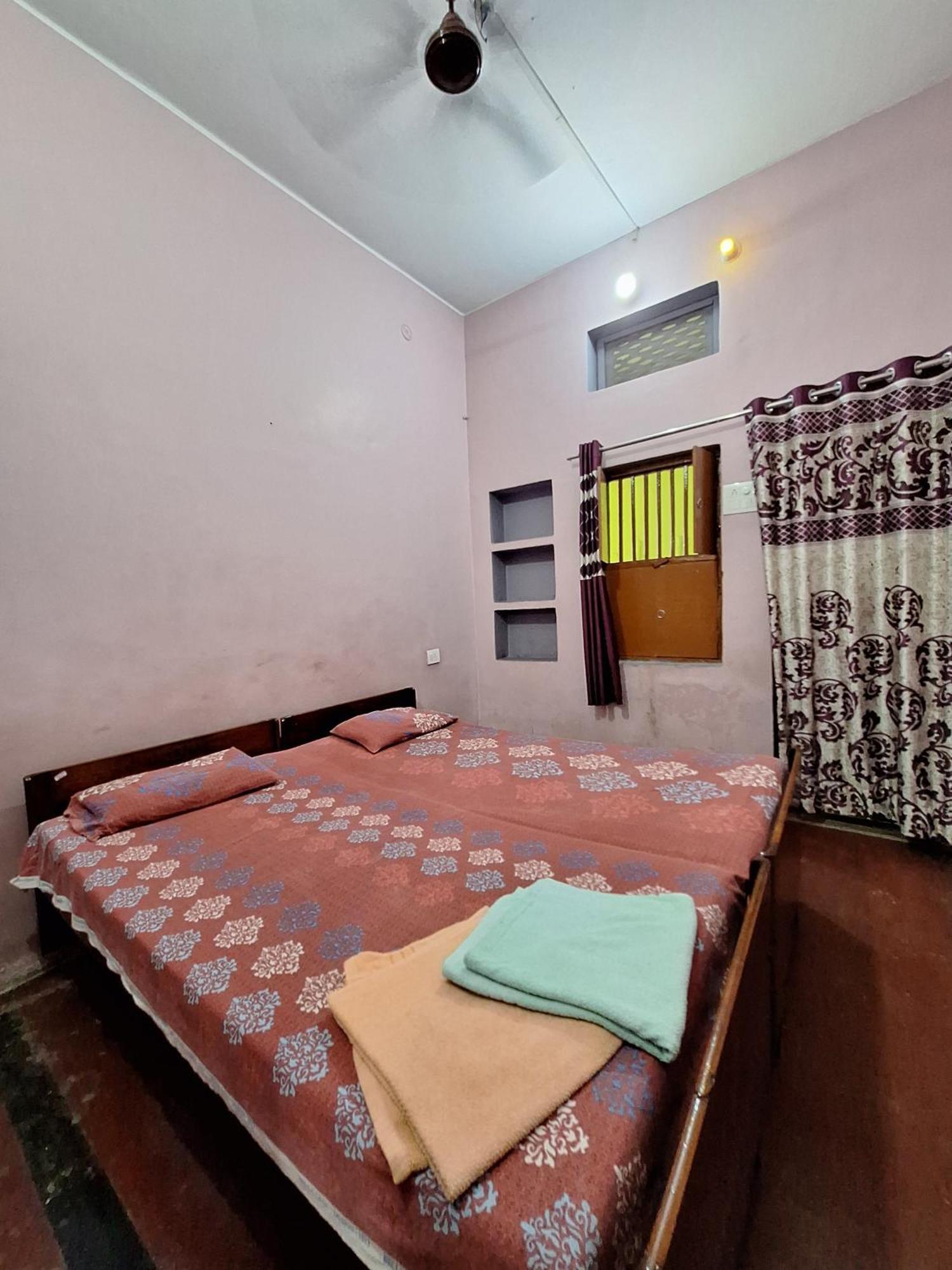 Vishnu Rest House Varanasi Exterior foto