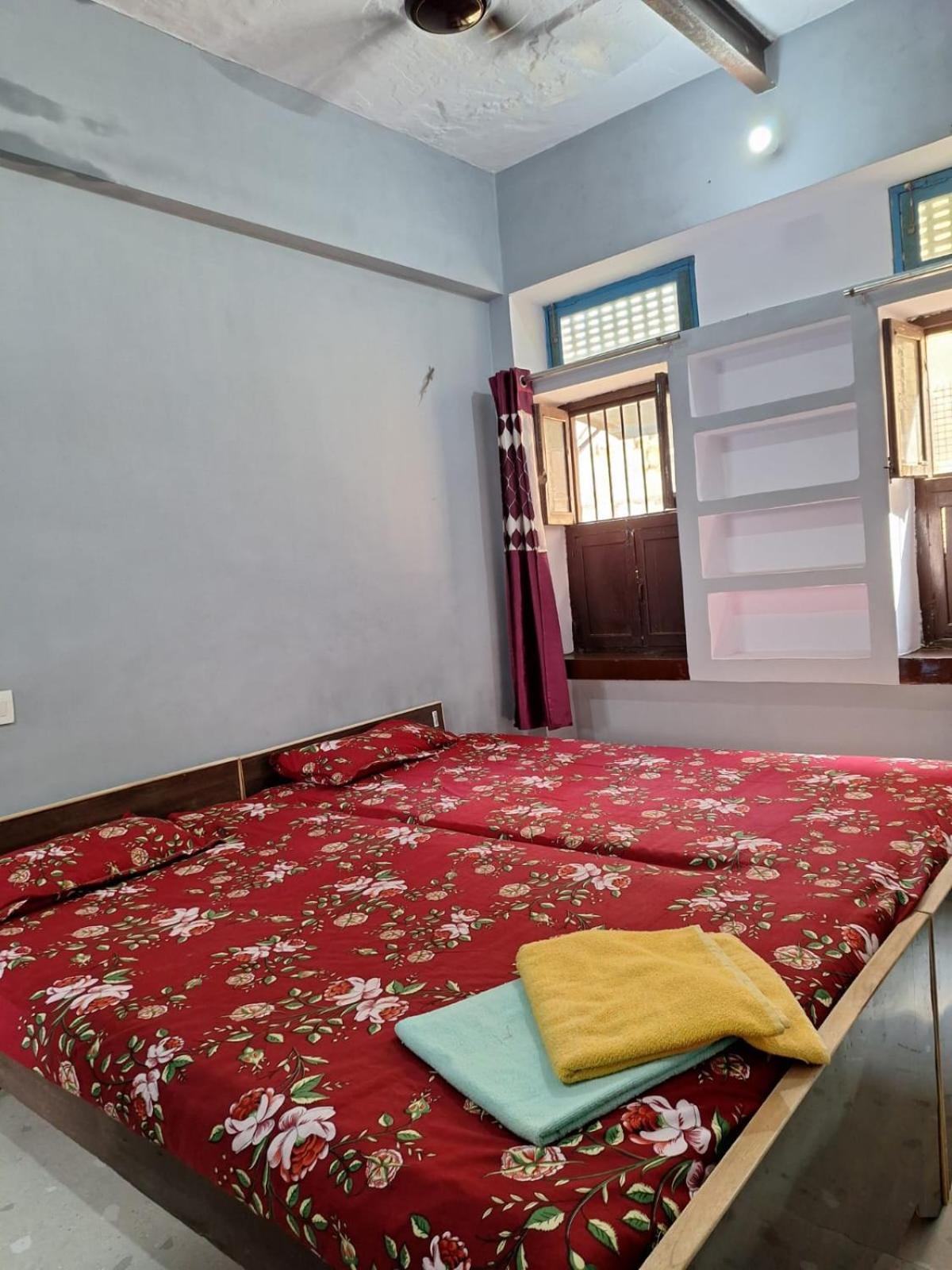 Vishnu Rest House Varanasi Exterior foto